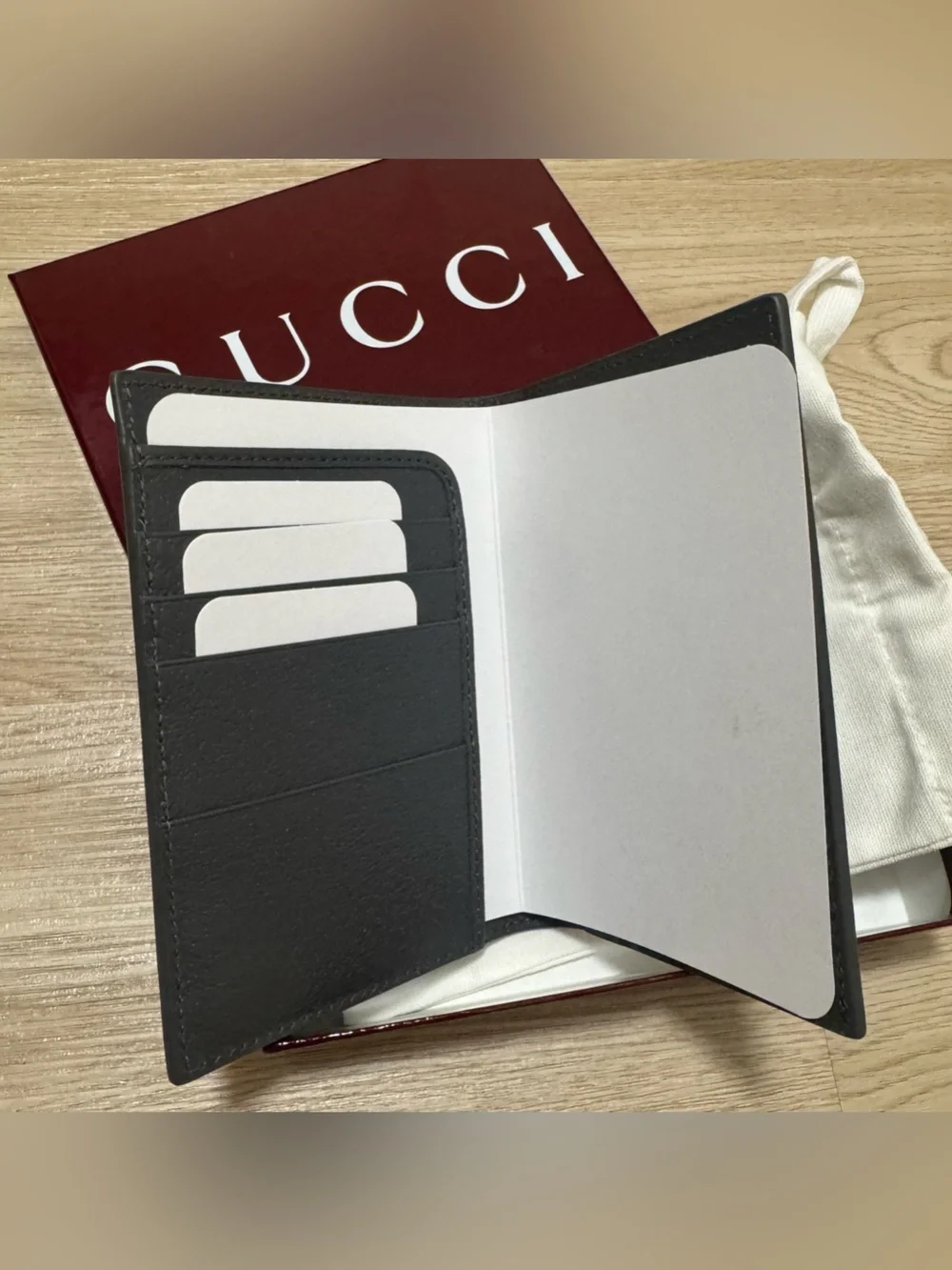 Gucci AUTHENTIC GG Supreme Passport Cover case NEW